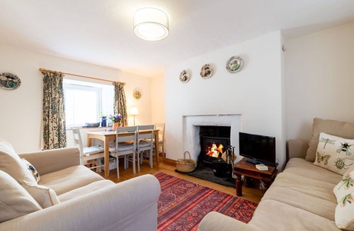 Gorran Haven House | Stunning private villa for 6 guests with WIFI, TV, patio and pets allowed