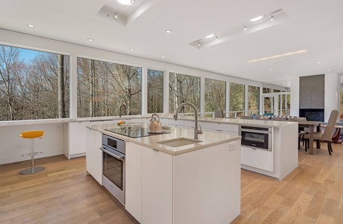 Fairview House | Stunning Private Modern Retreat