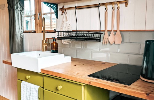 Buckland Brewer Cabin | Stunning Shepherd's Hut Retreat, North Devon