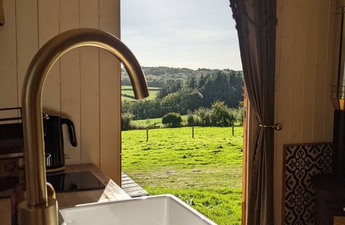 Bideford Cabin | Stunning Shepherd's Hut Retreat, North Devon