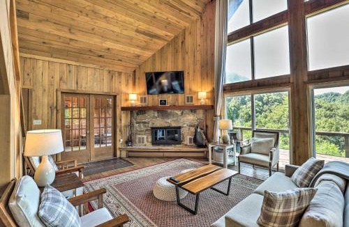 Burnsville House | Stunning Views Mountaintop Cabin in Burnsville!