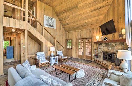 Burnsville House | Stunning Views Mountaintop Cabin in Burnsville!