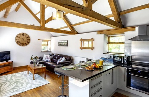 Seend House | Stunning villa for 4 guests with WIFI, terrace and pets allowed