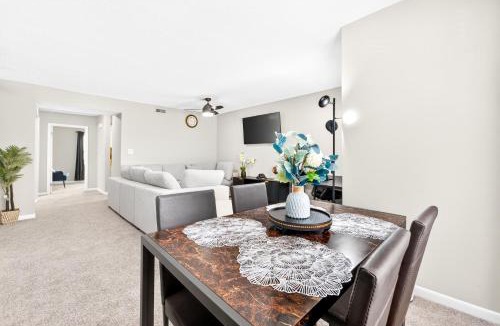 Durham Apartment | Styling Gem 5mins to Downtown pool-gym-parking