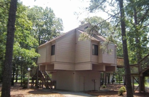 New Bern Condo | Stylish 2BR Condo with Balcony
