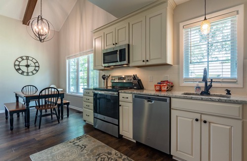 Henderson Cottage | Stylish 3BR Lakefront Home on Kerr Lake
