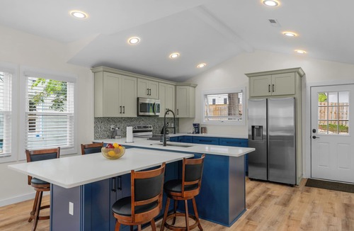 Plaza Midwood House | Stylish 4BR Haven Backyard and Fire Pit