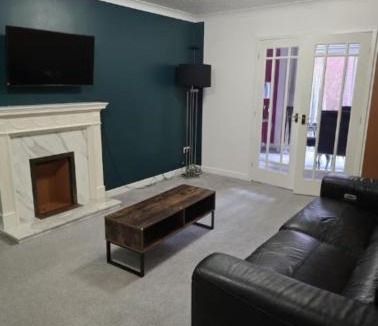 Solihull House | Stylish 5-Bed Solihull Stay Near NEC & Airport