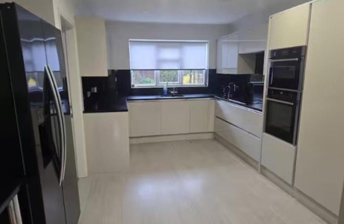Solihull House | Stylish 5-Bed Solihull Stay Near NEC & Airport