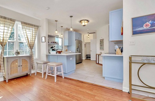NoDa Apartment | Stylish and charming NoDa apartment with unbeatable location
