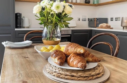 Bath Apartment | Stylish Apartment with City Views & Free Parking