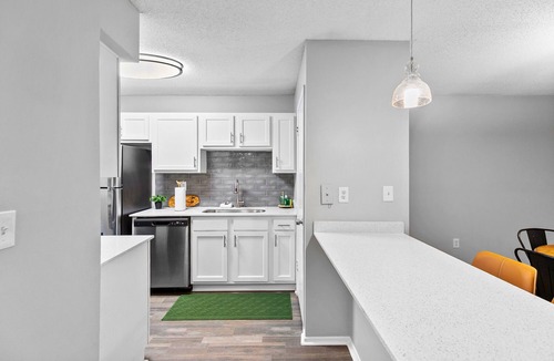 Vestavia Hills Apartment | Stylish Birmingham Retreat Near UAB - King Bed