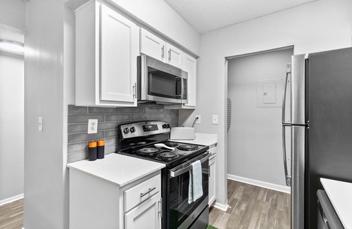 Vestavia Hills Apartment | Stylish Birmingham Retreat Near UAB - King Bed