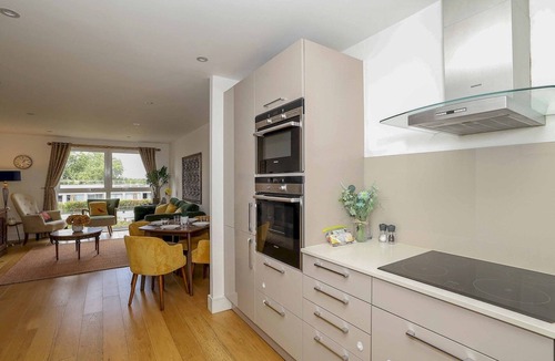 Canbury Apartment | Stylish comfortable apartment in central Kingston - Pass the Keys