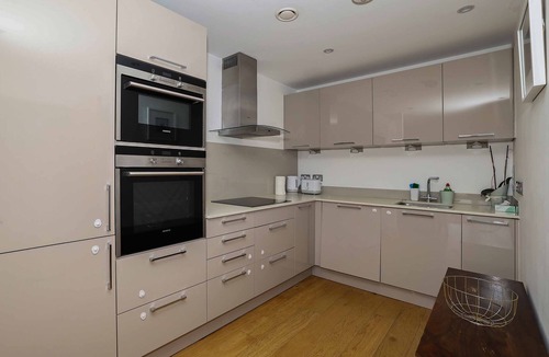 Canbury Apartment | Stylish comfortable apartment in central Kingston - Pass the Keys