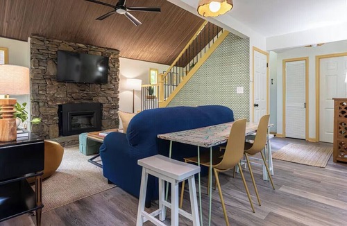 Fletcher Cabin | Stylish Cabin-BlackstoneGrill-Workspace w/Monitor and King-Bed on Main