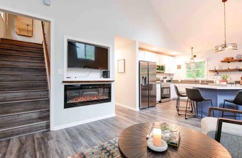 Fairview Cabin | Stylish Cabin in Private Countryside only 15 Min from Asheville!