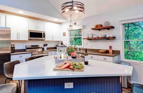 Fairview Cabin | Stylish Cabin in Private Countryside only 15 Min from Asheville!
