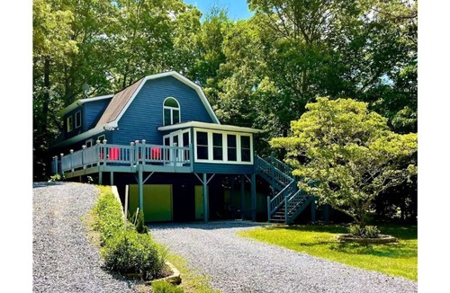 Fairview Cabin | Stylish Cabin in Private Countryside only 15 Min from Asheville!