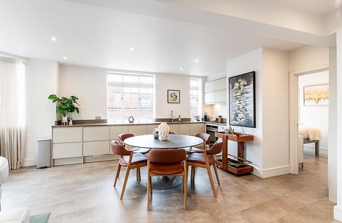 Brompton & Hans Town Apartment | Stylish Chelsea Flat Near Sloane Square