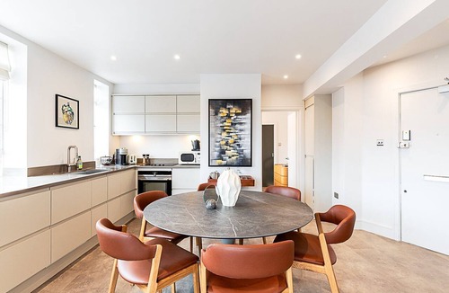 Brompton & Hans Town Apartment | Stylish Chelsea Flat Near Sloane Square