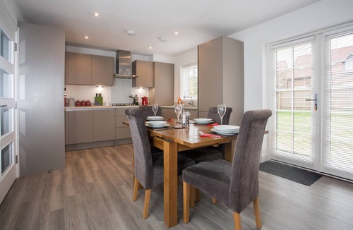 Saunderton House | Stylish Chilterns Hills Escape | Walks & Parking