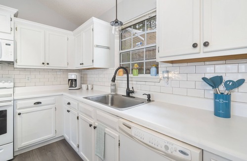Durham House | Stylish & Comfortable Bungalow * Mins to Duke, UNC, RDU & Downtown*