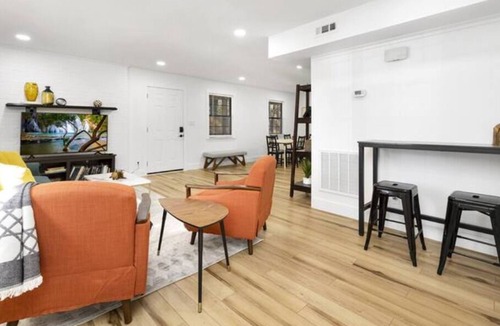 Matthews House | Stylish & Comfortable Duplex Best for Large Groups! Pet Friendly! Ample Parking