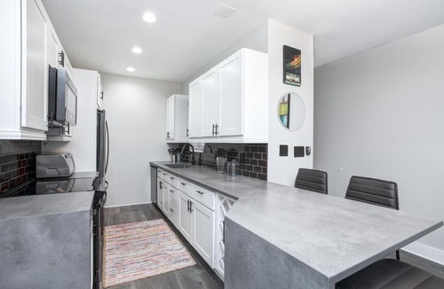 Charlotte Center City Apartment | Stylish Condo - Center City - Nightlife - Parking