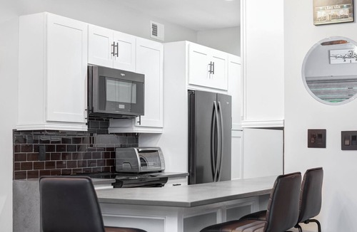 Charlotte Center City Condo | Stylish Condo | Uptown | Stunning Skyline Views | Center City | Walk to Venues