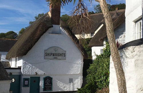 Helford Cottage | Stylish Cornish waterside cottage on the SW coast path