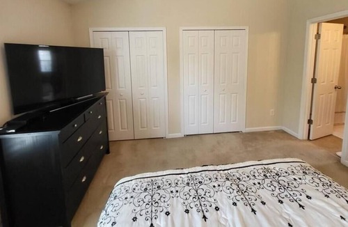 Greensboro House | Stylish, Cozy Corporate Townhome with Pool!