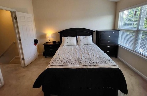 Greensboro House | Stylish, Cozy Corporate Townhome with Pool!