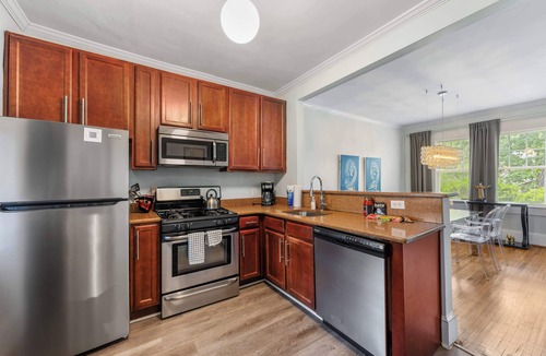 Dilworth Condo | Stylish Dilworth 2BR King Condo | Porch | Walkable