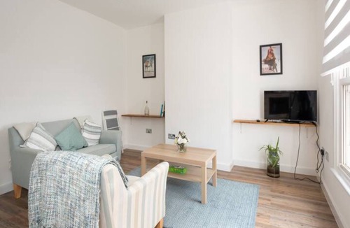 Twyford Apartment | Stylish Flat, Centrally Located I Pass The Keys
