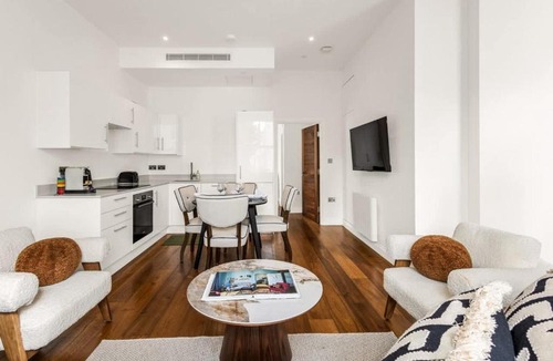 Royal Borough of Kensington and Chelsea Apartment | Stylish Flat Close to Hyde Park AC