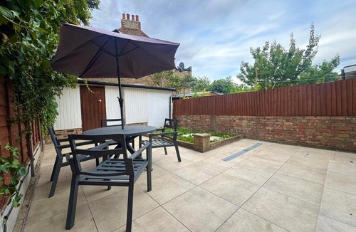 Haringey Apartment | Stylish Garden Flat Central London in 30 min