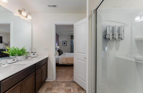 Southeast Raleigh House | Stylish Getaway near City Center & Coastal Credit Music Park