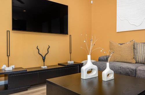 Southeast Raleigh House | Stylish Getaway near City Center & Coastal Credit Music Park