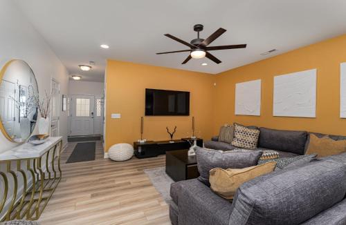 Southeast Raleigh House | Stylish Getaway near City Center & Coastal Credit Music Park