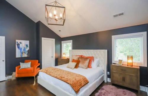 Historic Waverly House | Stylish Home for 12 8th Ave South 6 Beds