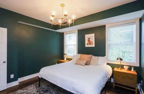 Historic Waverly House | Stylish Home for 12 8th Ave South 6 Beds