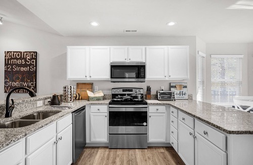 Northeast Raleigh House | Stylish Luxe One-Level Twnh Steps from Neuse Trail