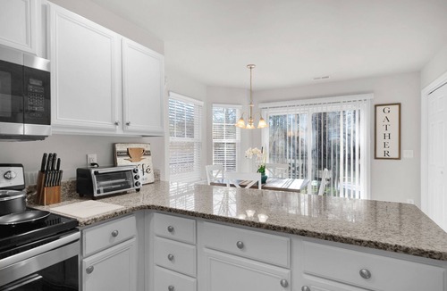 Northeast Raleigh House | Stylish Luxe One-Level Twnh Steps from Neuse Trail