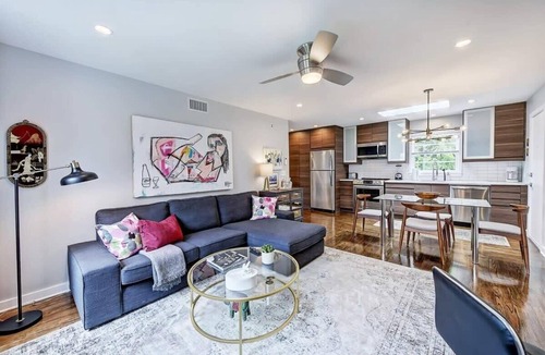 Charlotte Center City Condo | Stylish Myers Park 1BR King Condo | Queens Rd