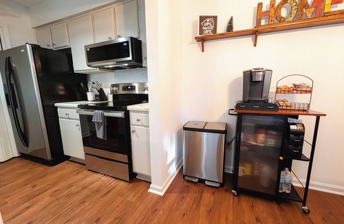 Cary House | Stylish One-Level Near RDU - Cozy & Modern