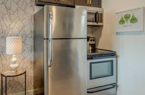 Melrose Apartment | Stylish Studio with Pool-Walkable to Dining & Bars