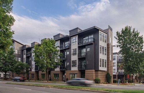 First Ward House | Stylish Townhouse In Uptown, 1BD studio, City Views & WiFi