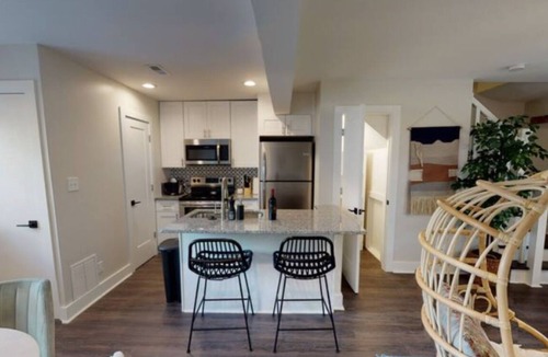 Villa Heights Apartment | Stylish Uptown 2BR & 1.5 Bath Getaway, by Mansion