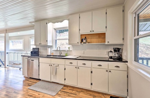 Vilas House | Stylish Vilas Hideaway: Hike, Ski & Explore!